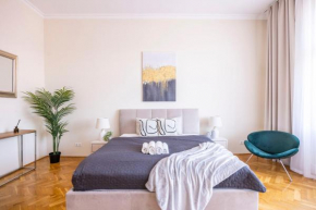 Exclusive & Cozy Central Suite w' Balcony